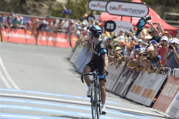 Porte looks back after winning stage 5